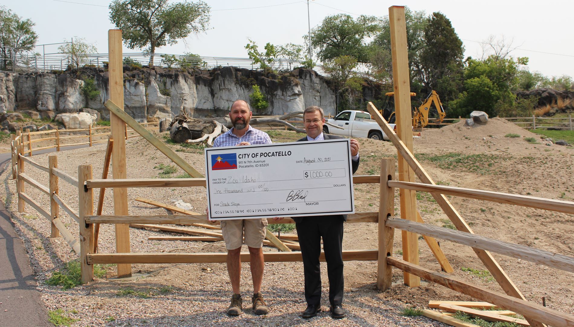 Pocatello Mayor Brian Blad Donates $1,000 from Mayor’s Walking Challenge to Zoo Idaho